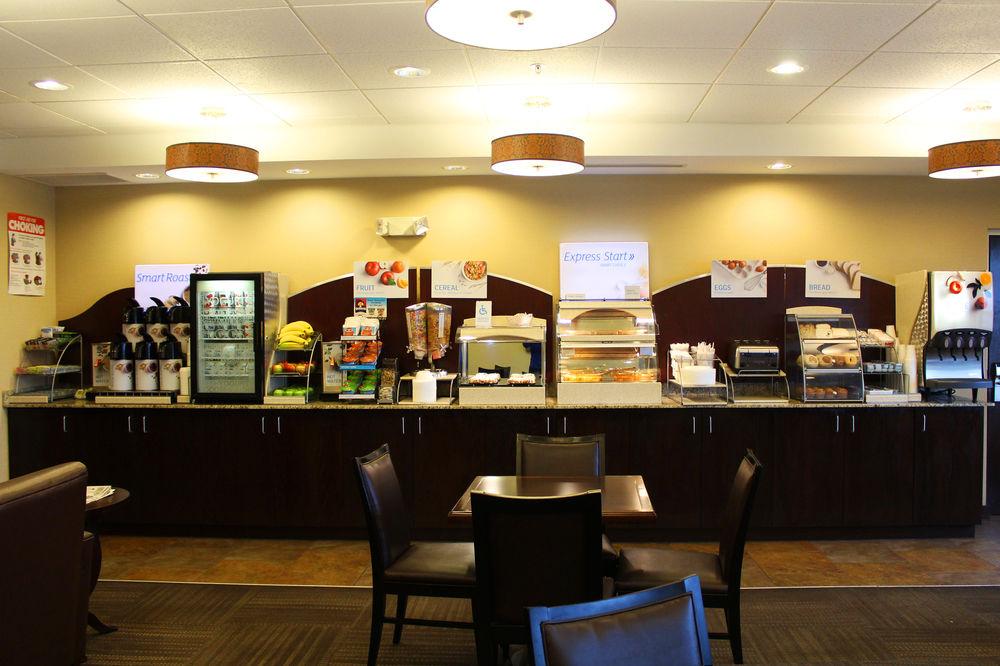 Holiday Inn Express & Suites Malone By Ihg Exteriör bild