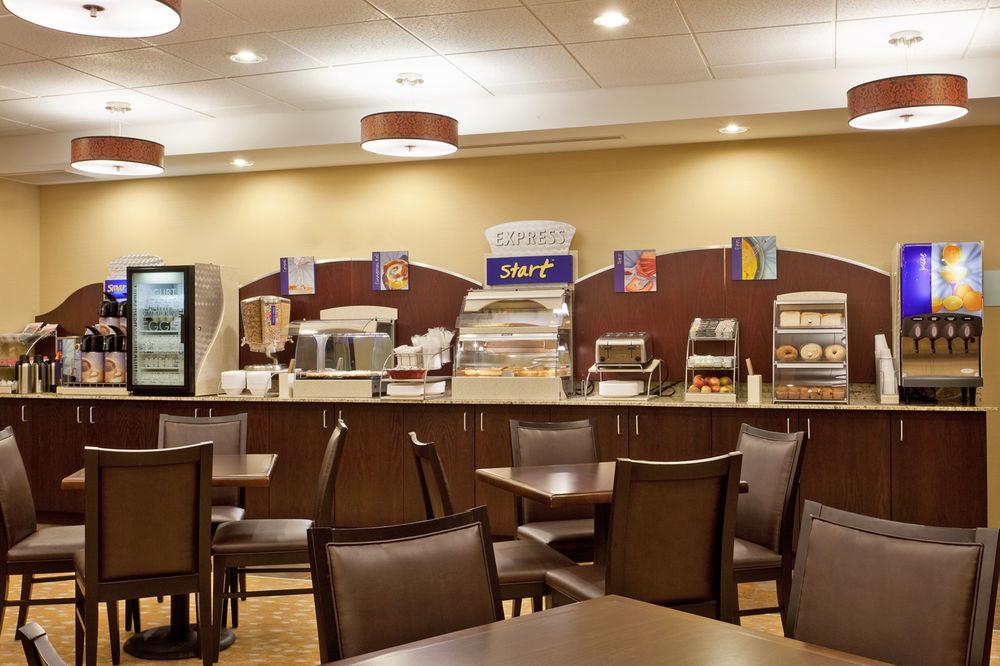 Holiday Inn Express & Suites Malone By Ihg Exteriör bild