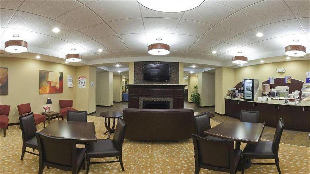 Holiday Inn Express & Suites Malone By Ihg Exteriör bild