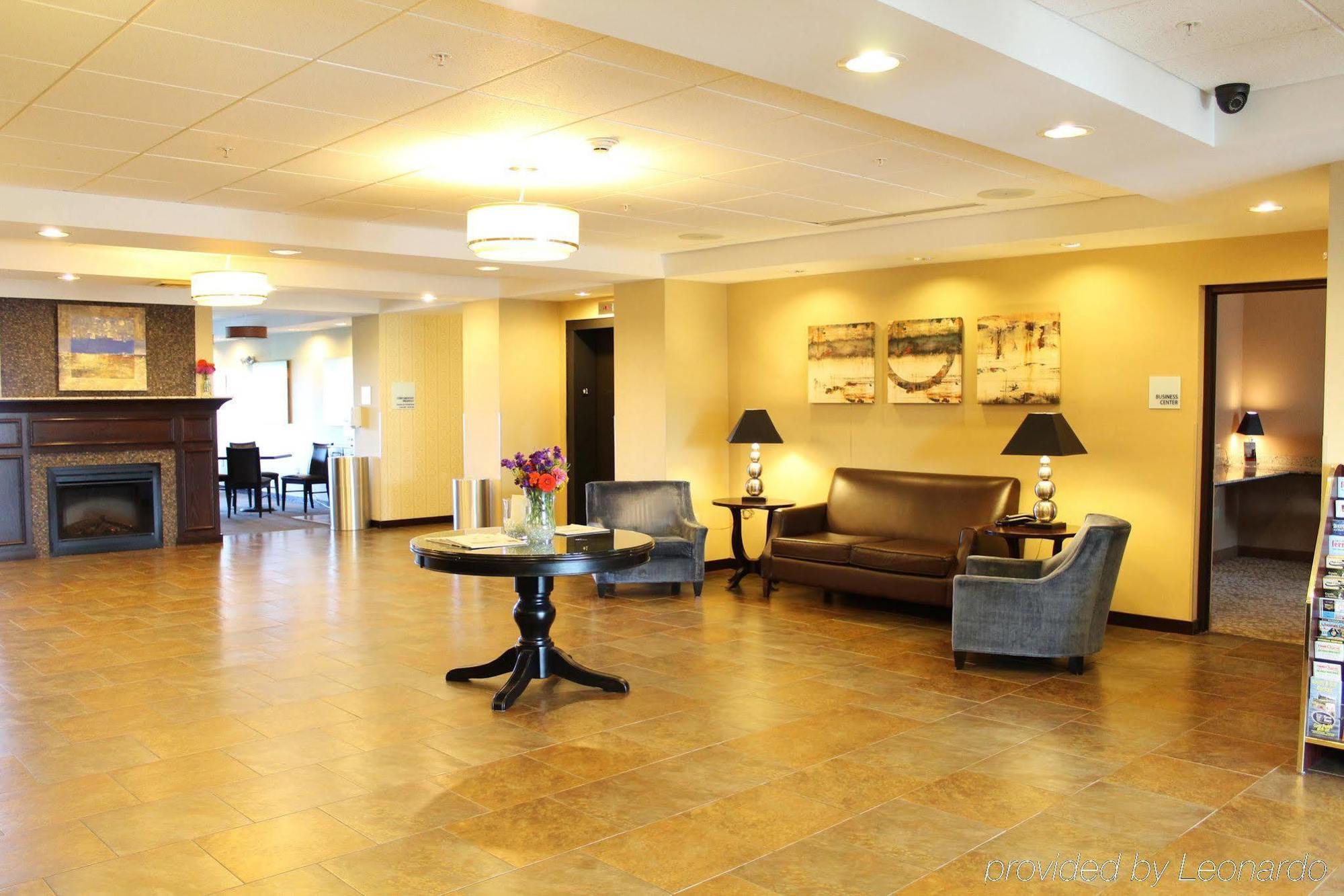 Holiday Inn Express & Suites Malone By Ihg Exteriör bild
