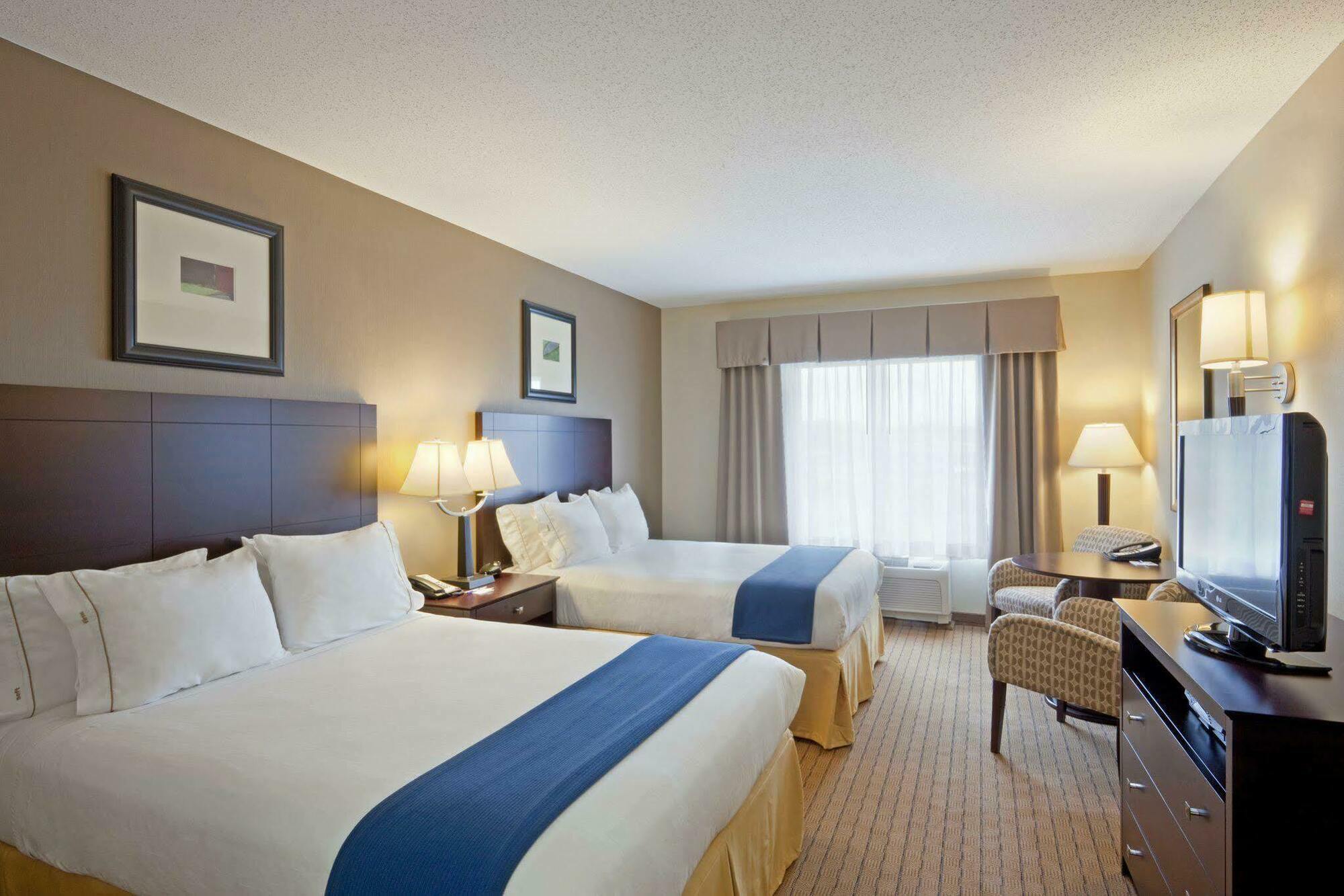 Holiday Inn Express & Suites Malone By Ihg Exteriör bild