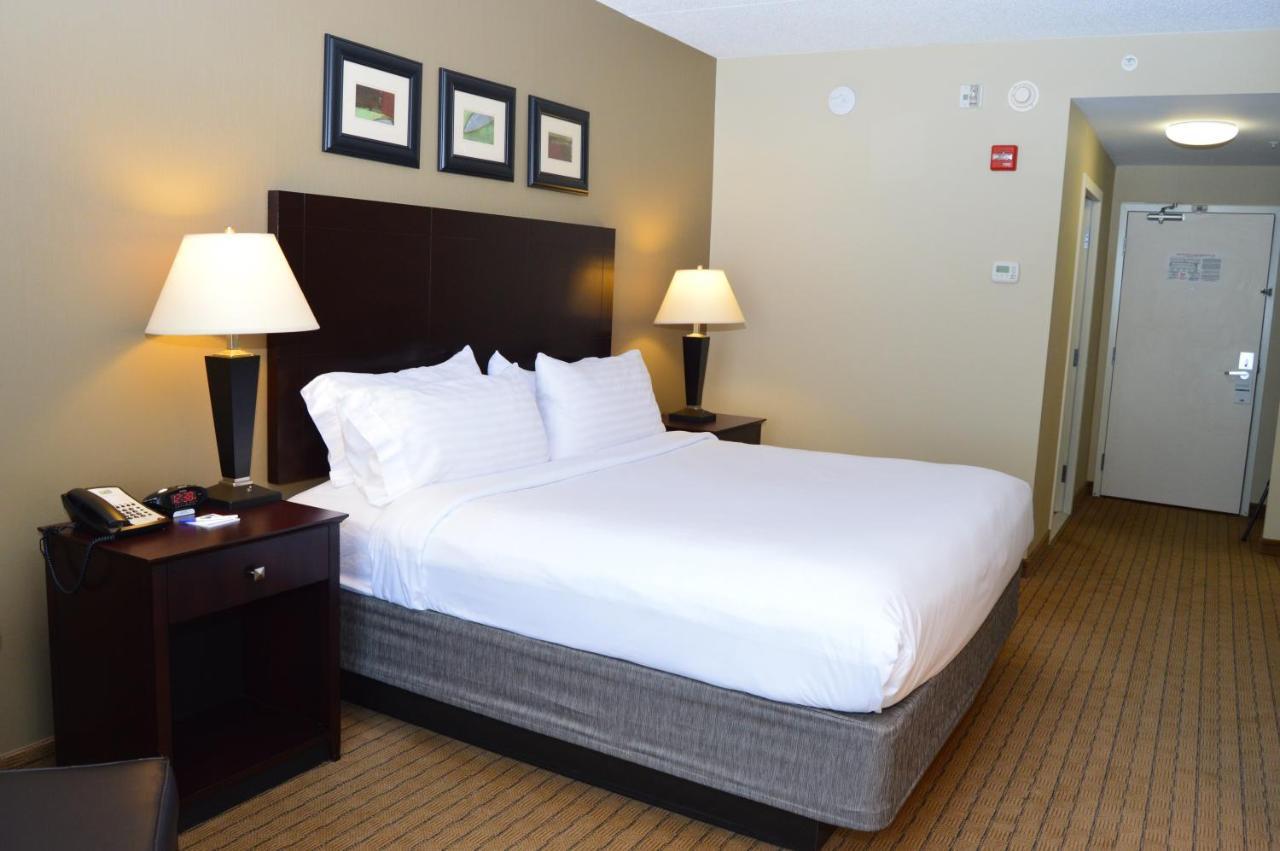 Holiday Inn Express & Suites Malone By Ihg Rum bild